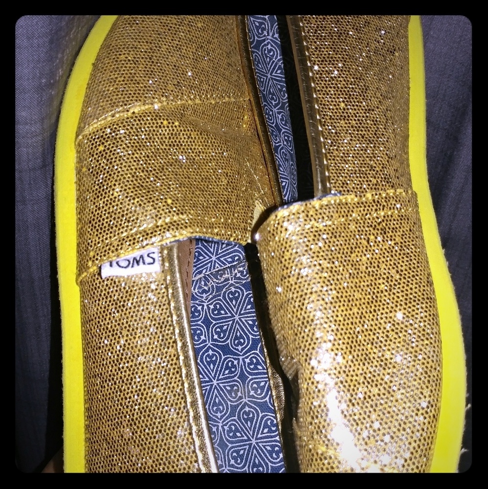 TOMS Gold Glitter size 5.5Y